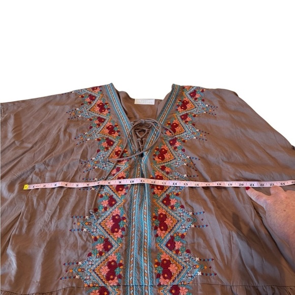 Tan Embroidered Lace Up Ruffle Bottom Boxy Batwing Top Cover Up Size S Boutique - Picture 10 of 15